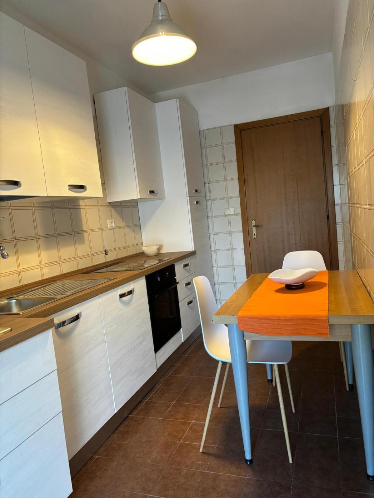 Spazioso Eur 120 Mq Con Palestra E Parcheggio Privati * Rom